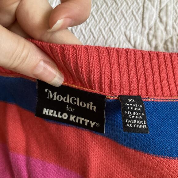 ModCloth x Hello Kitty Nostalgic Candy Heart Buttons Rainbow V-Neck Cardigan XL - Picture 4 of 12